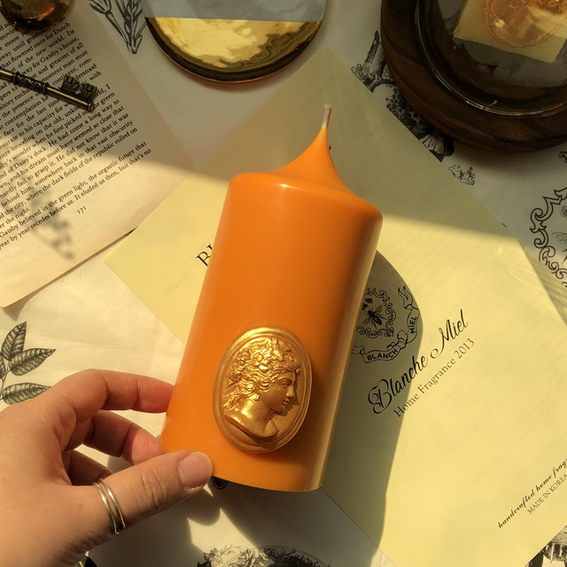 gold cameo pillar candle - orange (m)