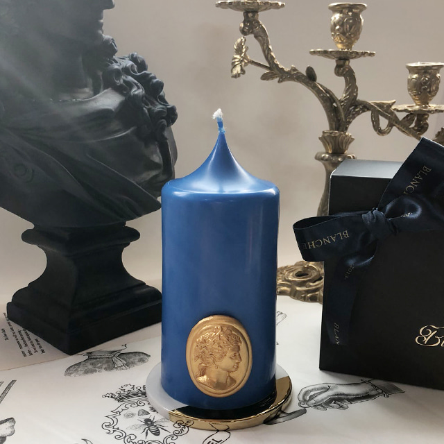 gold cameo pillar candle - blue (m)